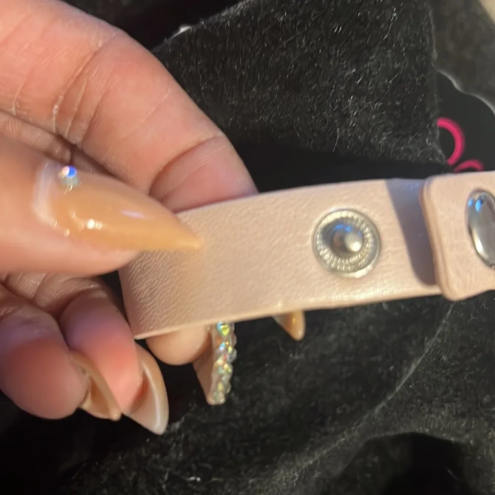 $5 Pink leather snap bracelet - Picture 3 of 3